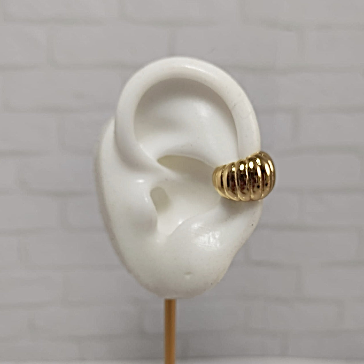 Earcuff oruga dorado para mujer