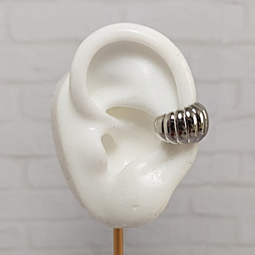 Earcuff plateado oruga para mujer