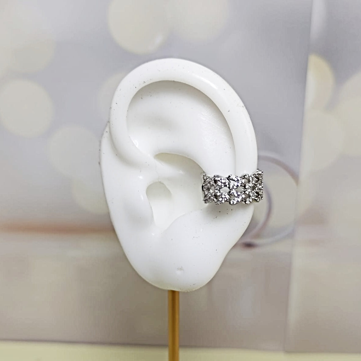 Earcuff plateado para mujer