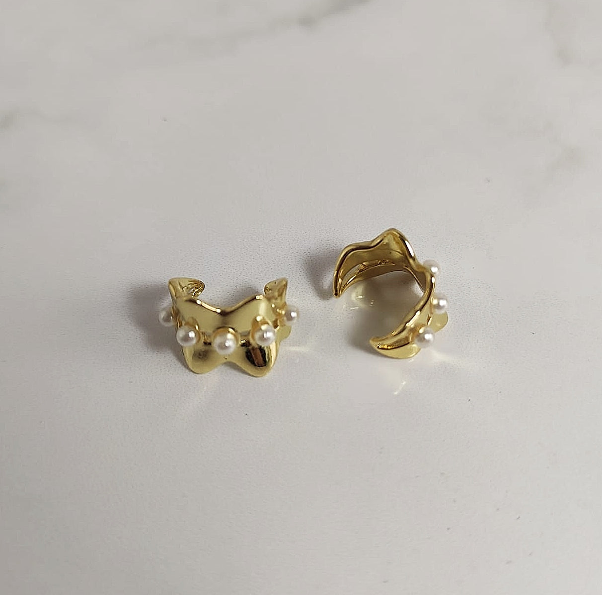 Earcuff perlitas dorado para mujer