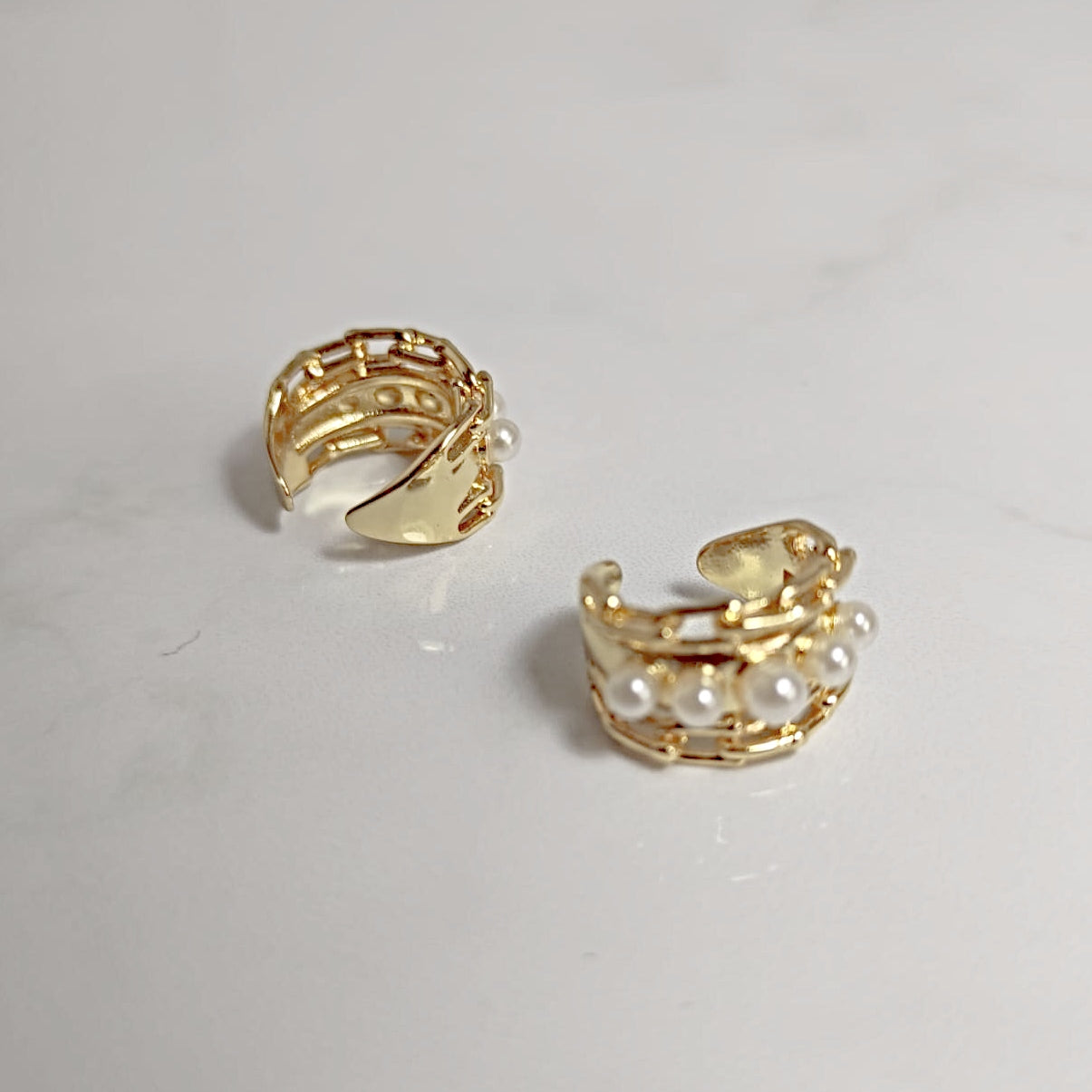 Earcuff perlitas dorado para mujer