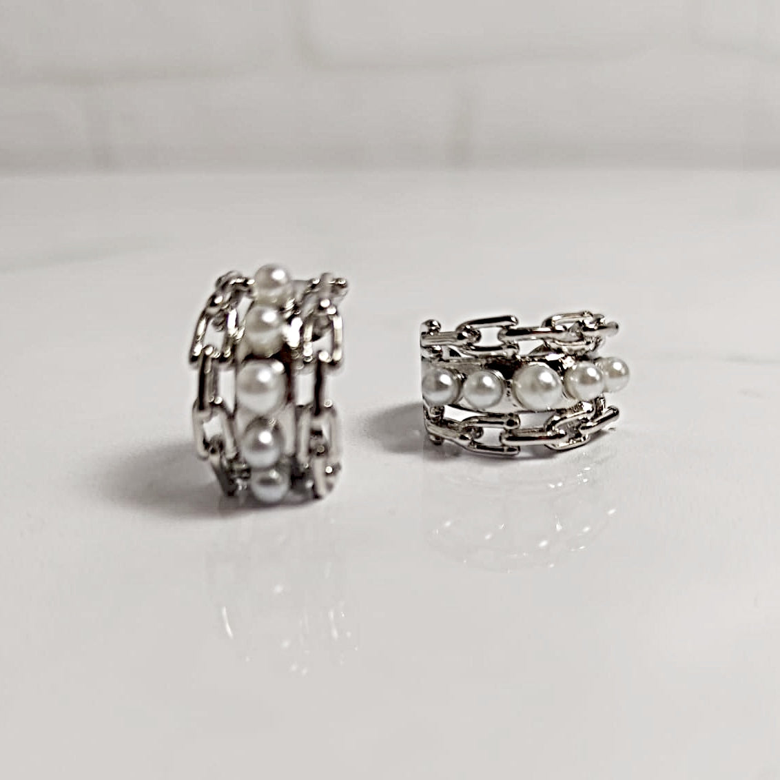 Earcuff perlitas plateado para mujer