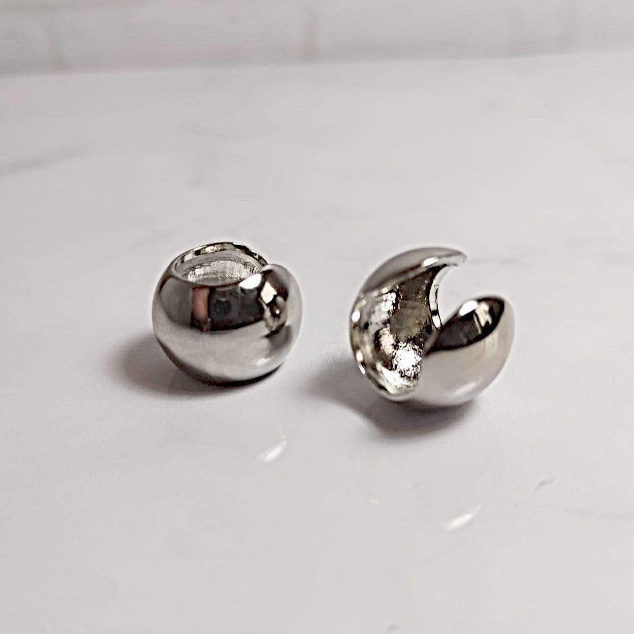 Earcuff liso ovalado plateado para mujer