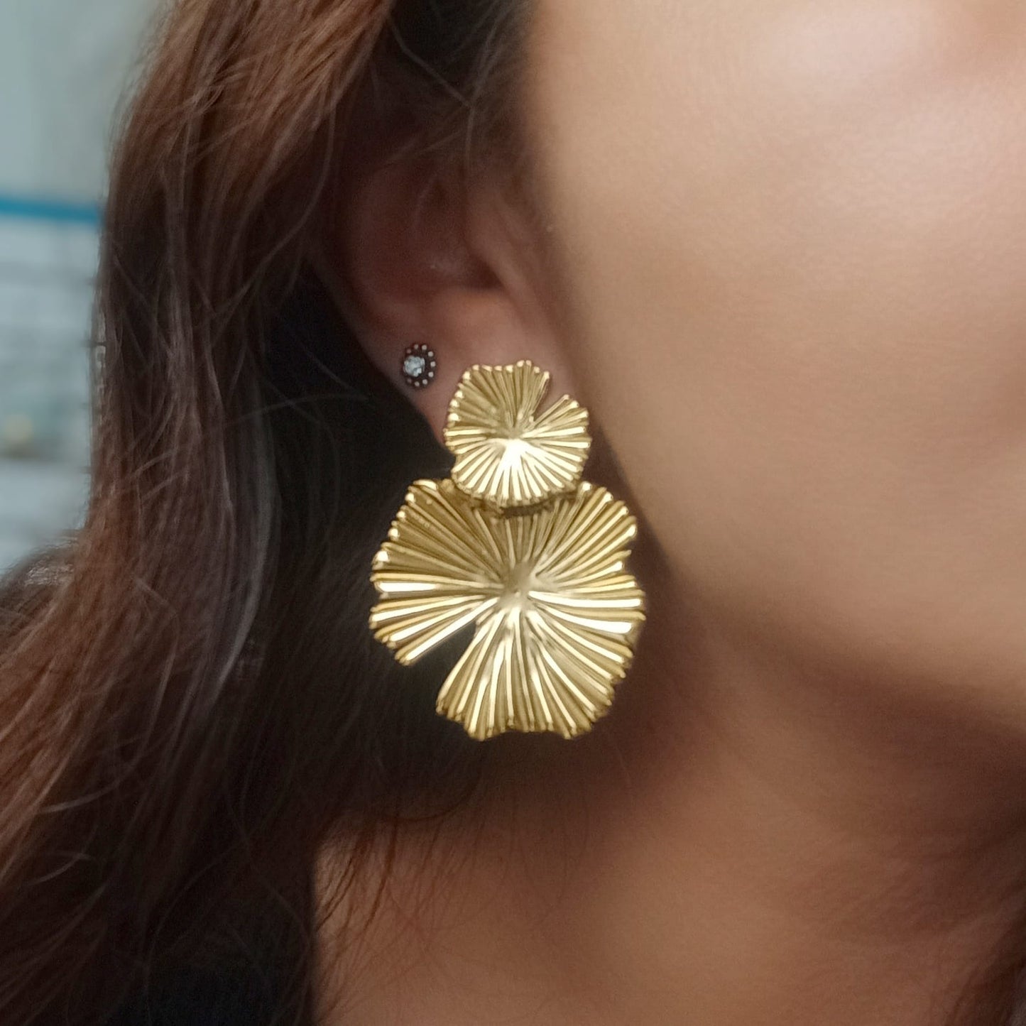 Aretes hojas loto dorados para mujer