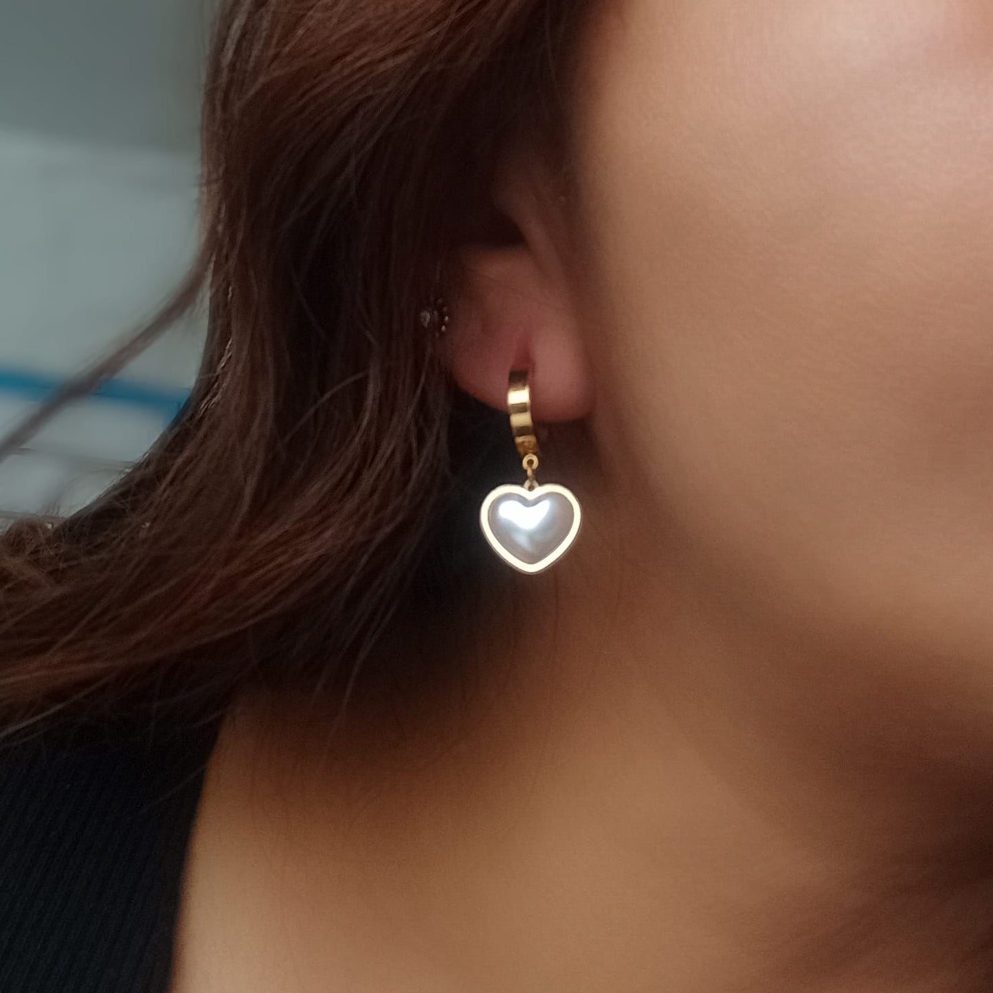 Aretes corazón perlas dorados para mujer