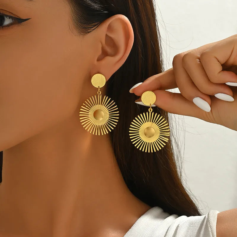 Aretes Dorados en Forma de Girasol
