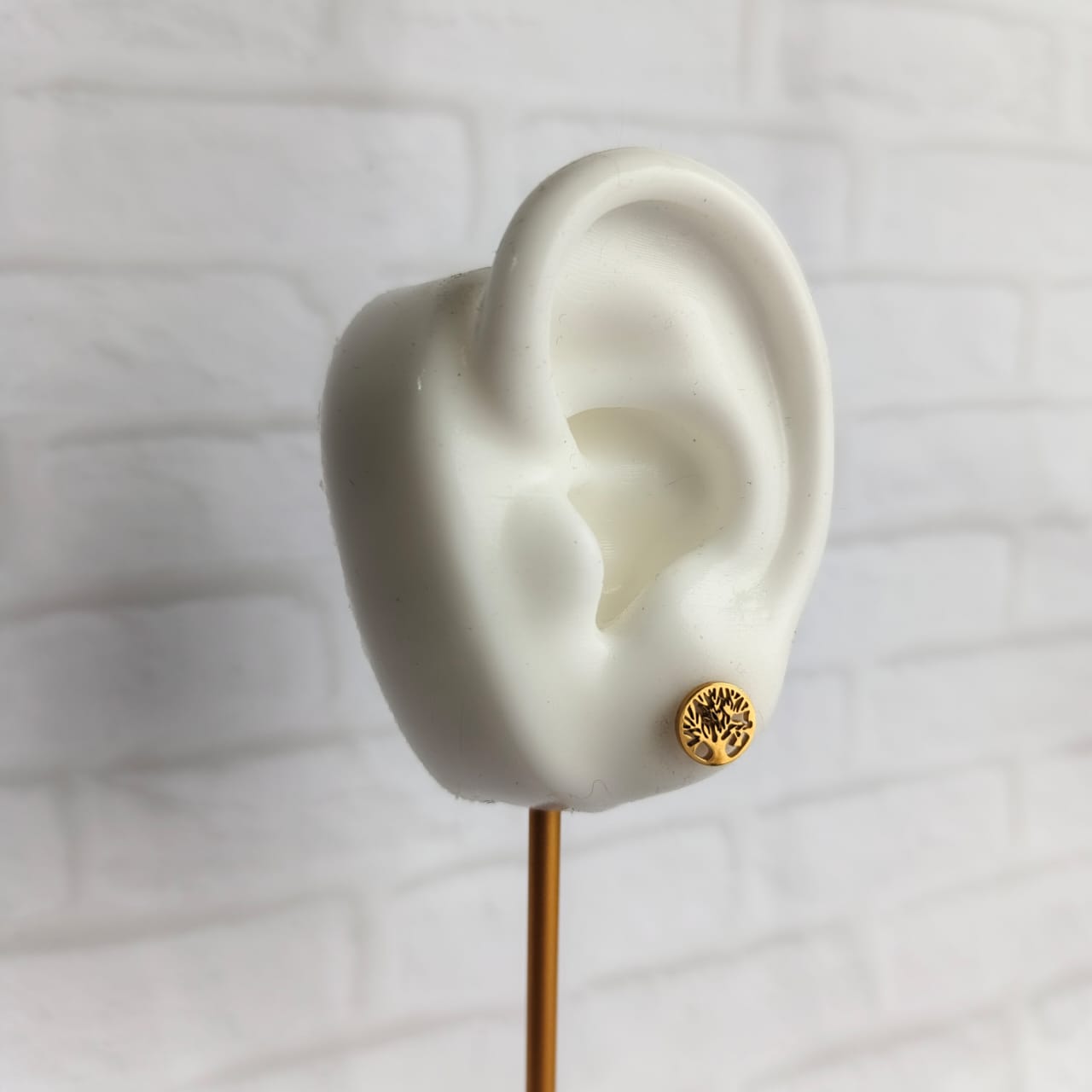 Topos mini árbol de la vida en acero quirúrgico dorado – aretes hipoalergénicos para mujer