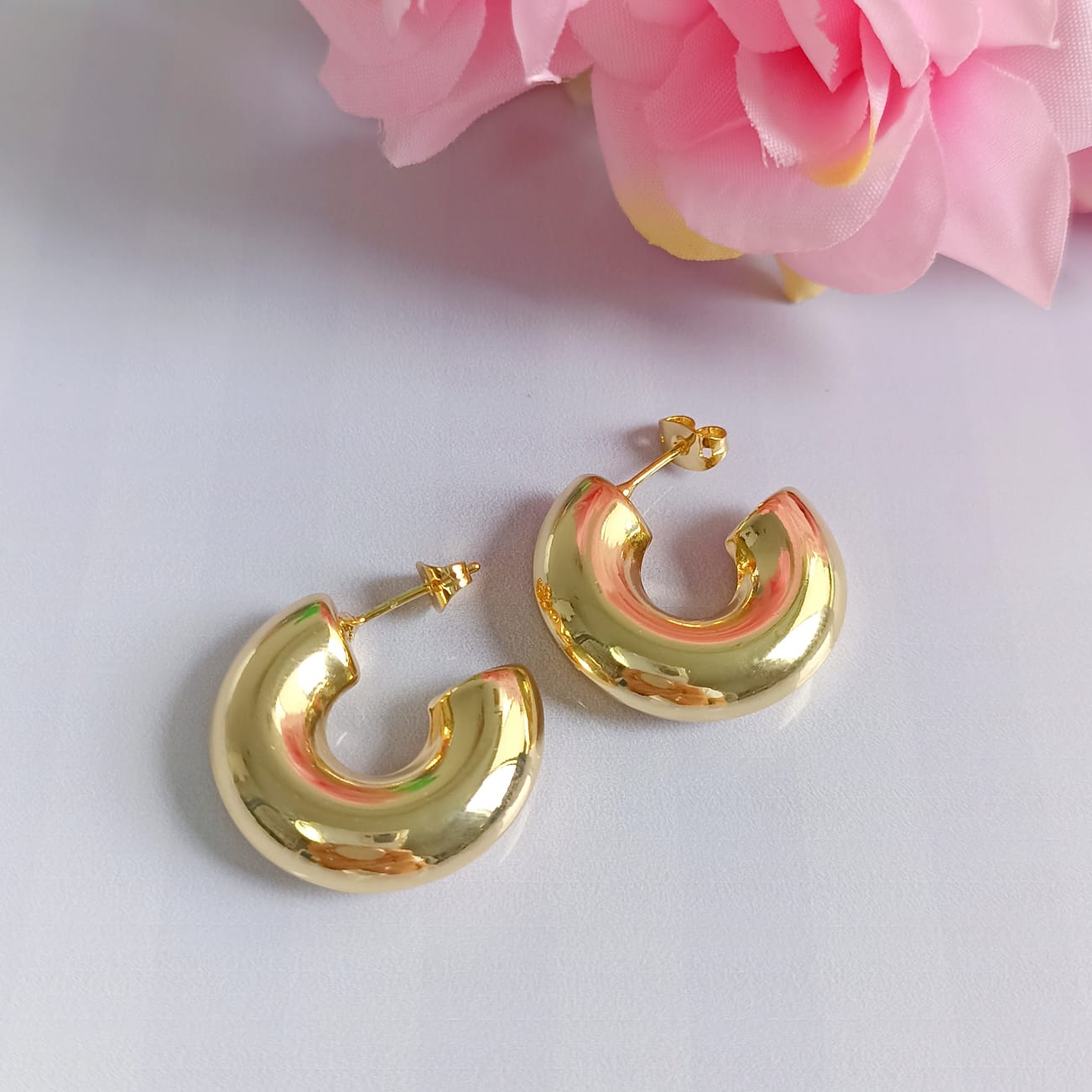 Aretes chunky dorados para mujer