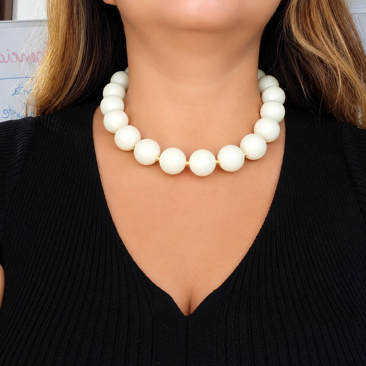 Collar Bubbles Cream en Acrílico | Tendencia para Mujer 2026 | Brownika