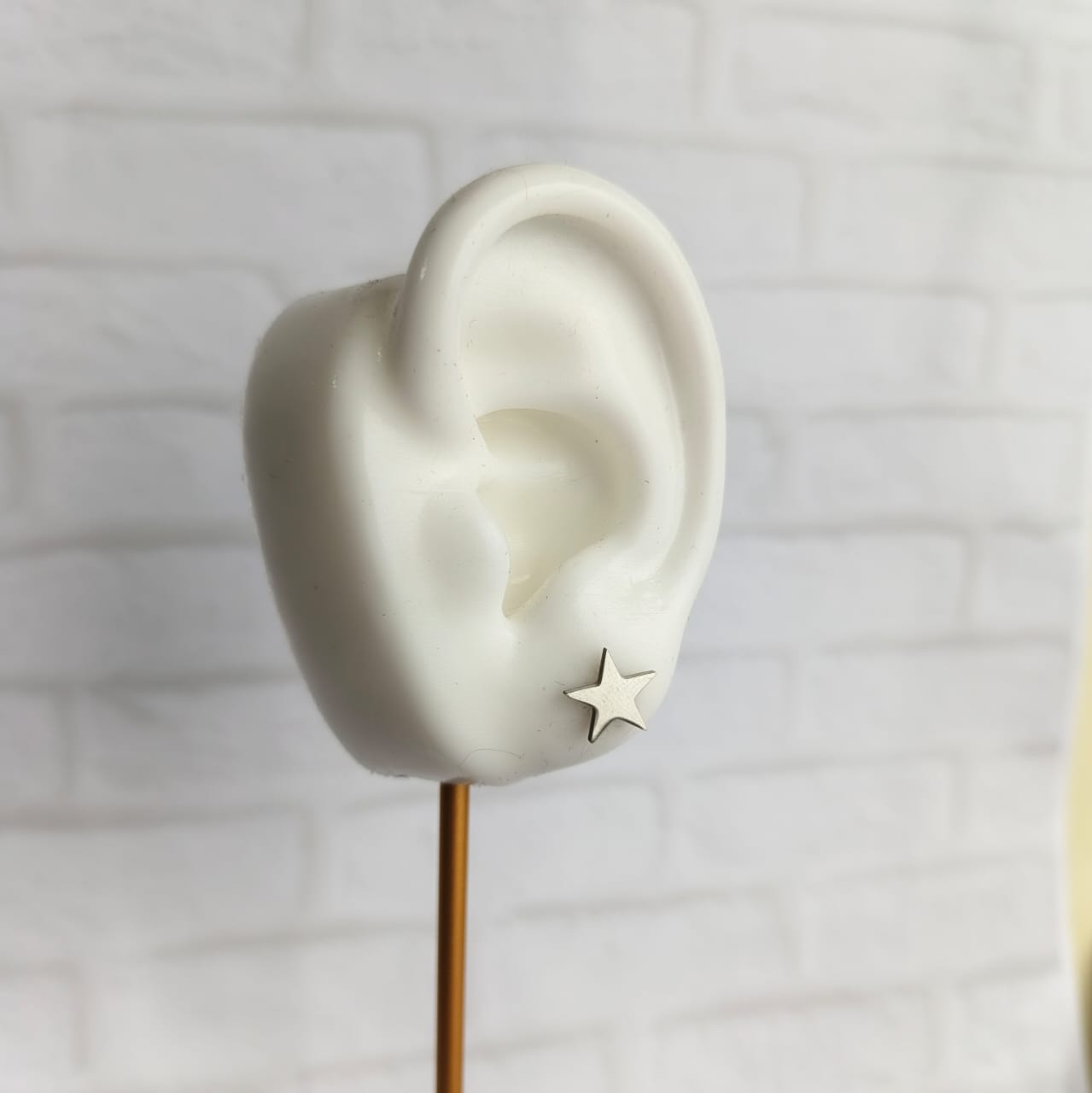 Aretes mini estrella plateados en acero inoxidable 316L – delicados y hipoalergénicos