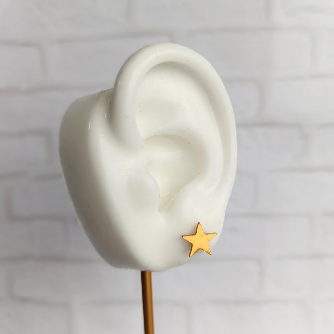 Aretes dorados con diseño estelar de estrella y luna en acero inoxidable 316L – accesorios delicados y femeninos