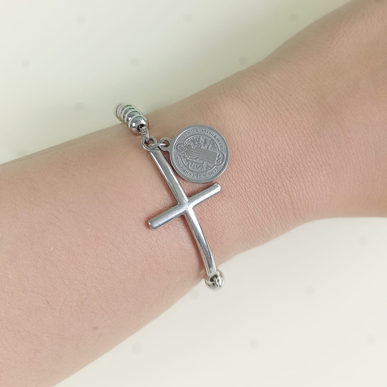 Pulsera San Benito plateada para mujer