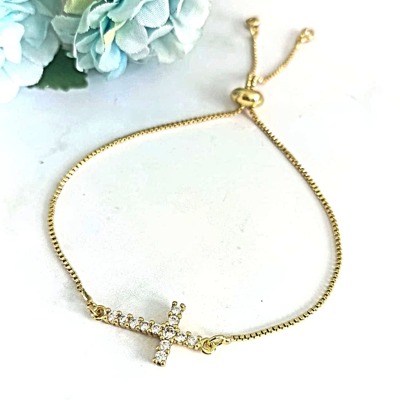 Pulsera religiosa cruz circones dorada para mujer