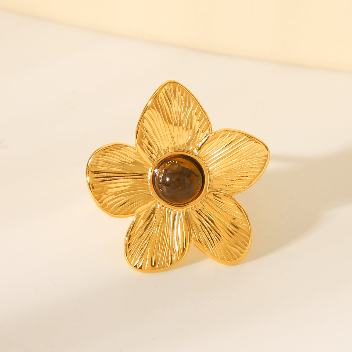 Anillo ajustable Dorado Flor de Cerezo con piedra Ojo de Tigre
