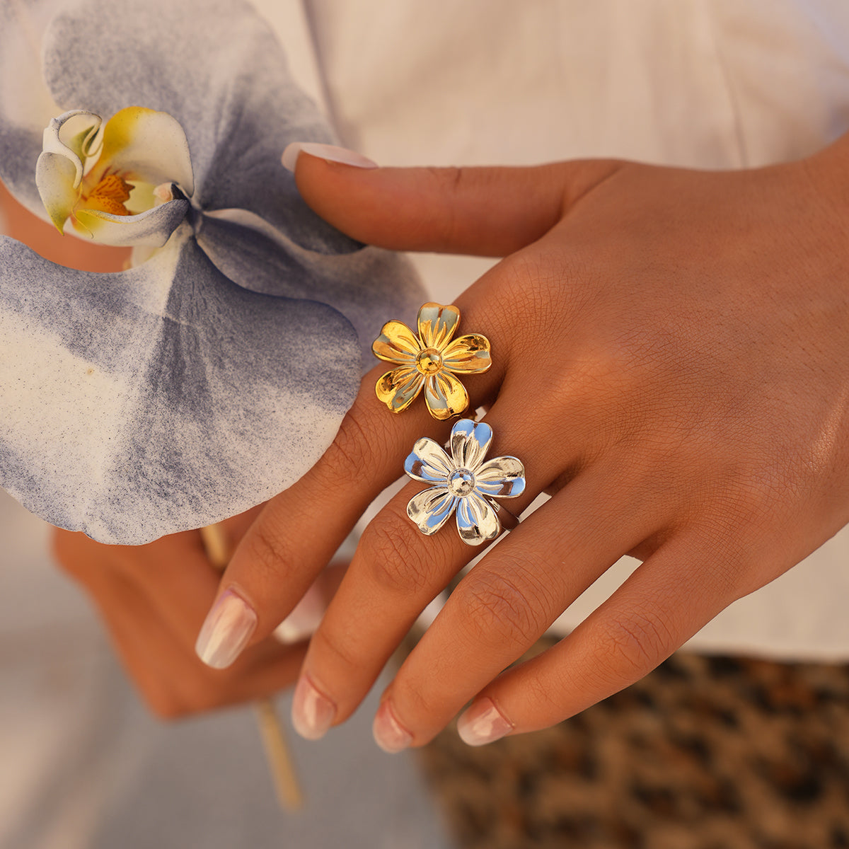 Anillo ajustable Flor de Jazmín Dorado