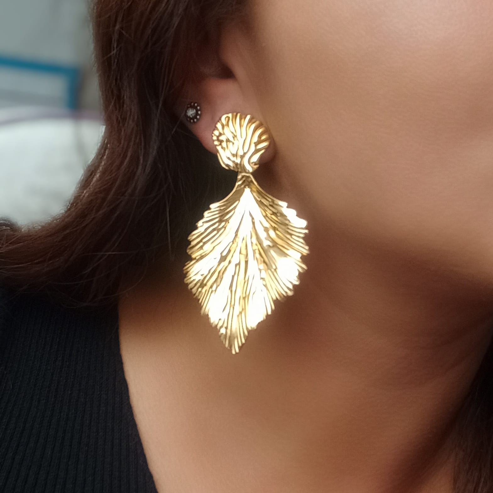 Aretes hojas dorados para mujer