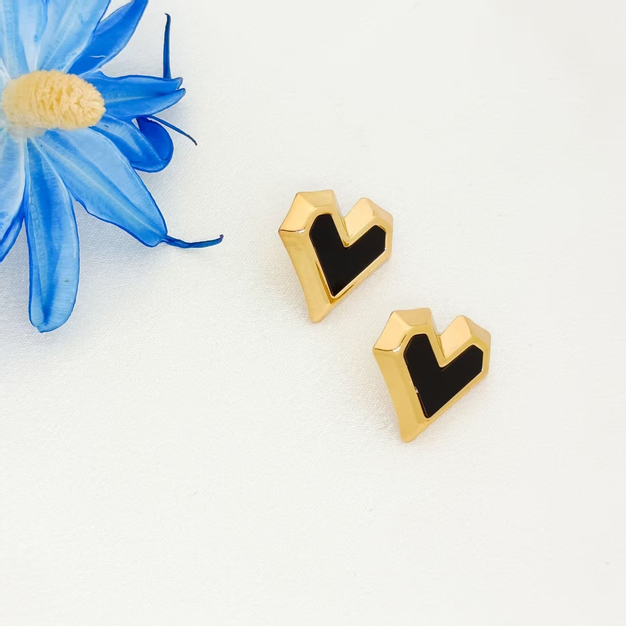 Topos Medianos Dorados en Forma de Corazón - Negro