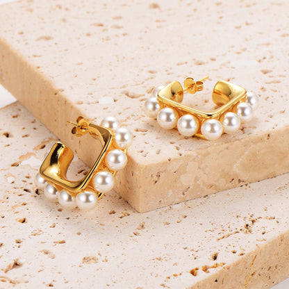 Aretes Dorados con Perlas | Elegancia Atemporal