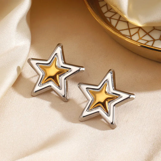 Aretes estrella bicolor RockStar en acero inoxidable con baño en oro de 18k