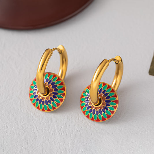Aretes Huggies Dorados Multicolor en Acero Inoxidable con Baño en Oro 18k