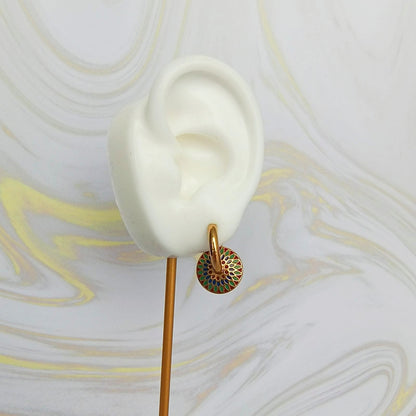 Aretes Huggies Dorados Multicolor en Acero Inoxidable