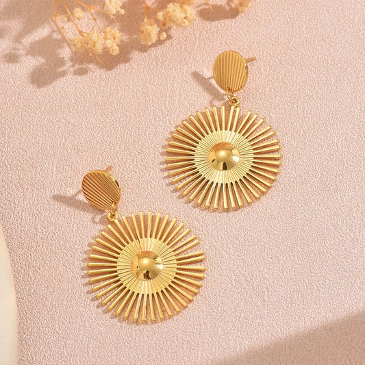 Aretes Dorados en Forma de Girasol