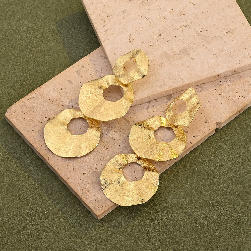 Maxiaretes Colgantes Hoja Martillada dorados con Baño en Oro 18k