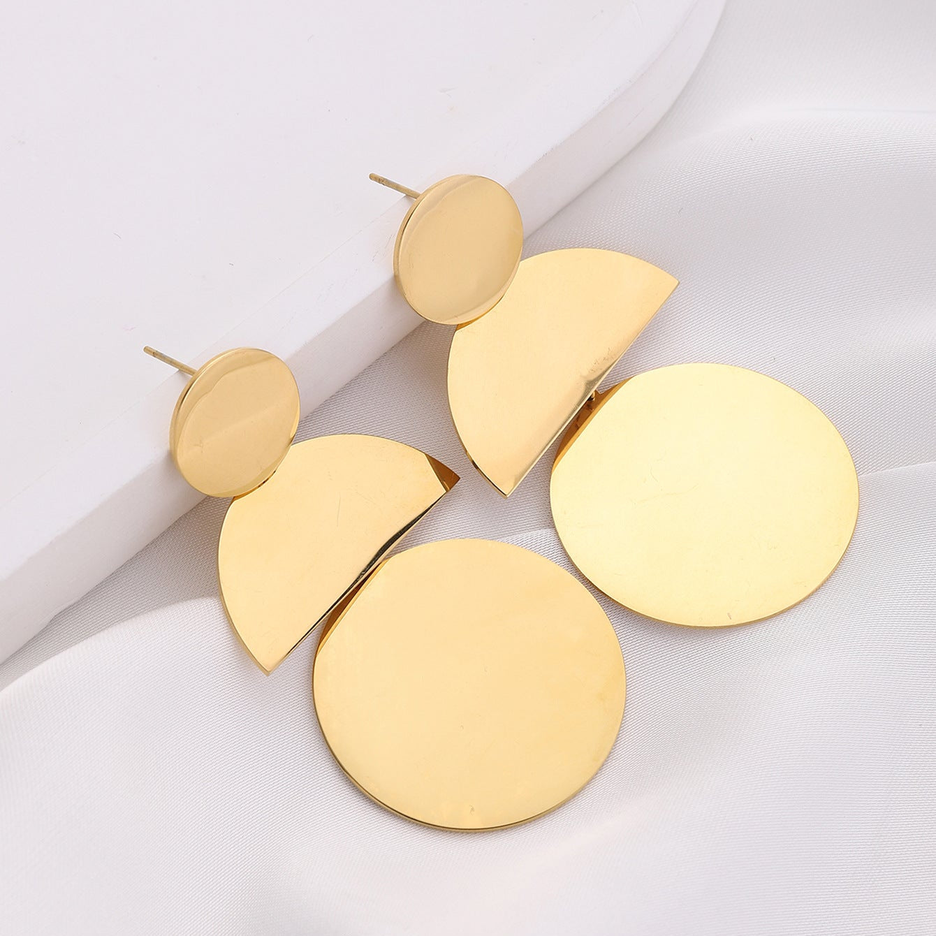 Maxiaretes Geométricos Dorados en Acero Inoxidable Baño Oro 18K