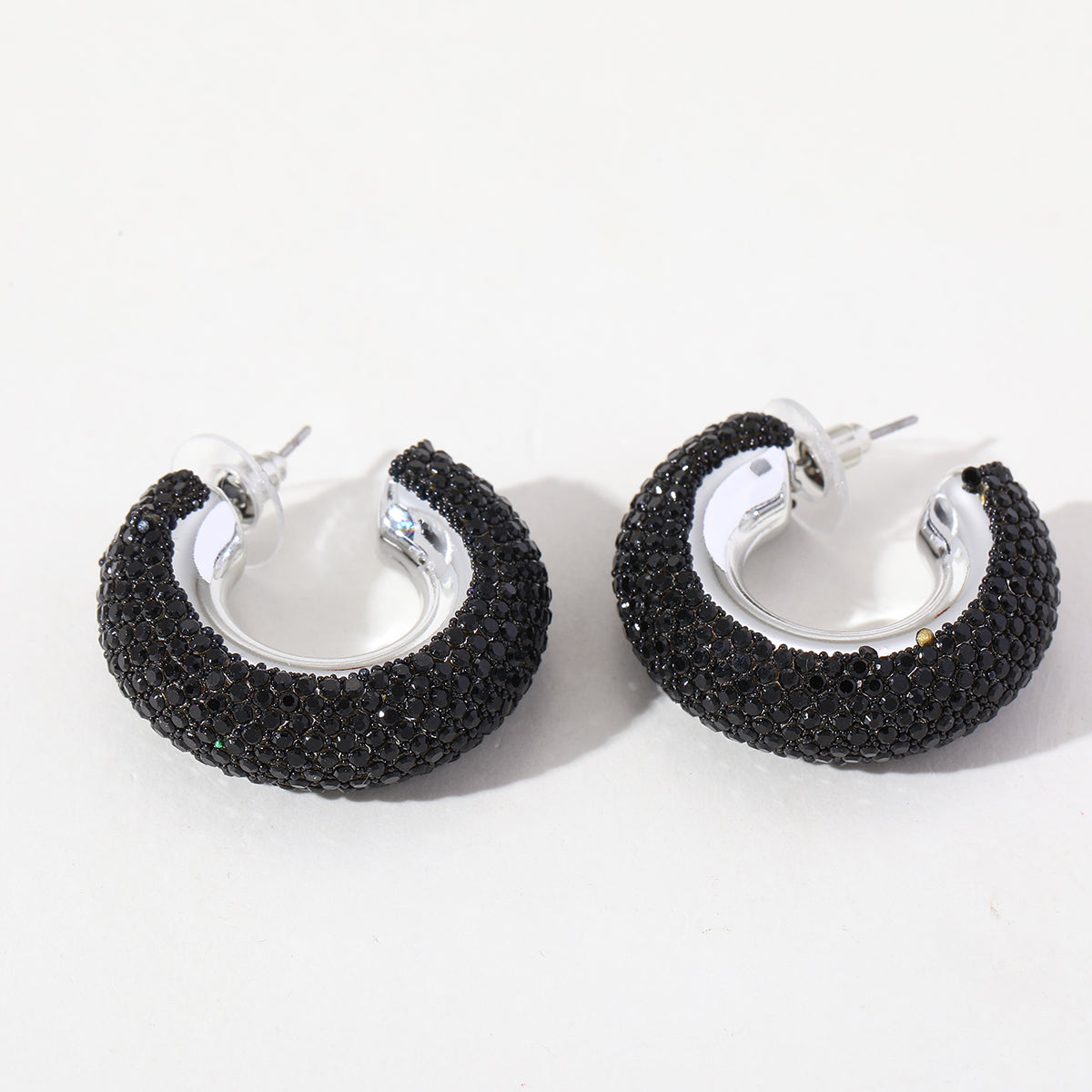 Candongas medianas con cristales — Plateado / Negro | Brownika Accesorios