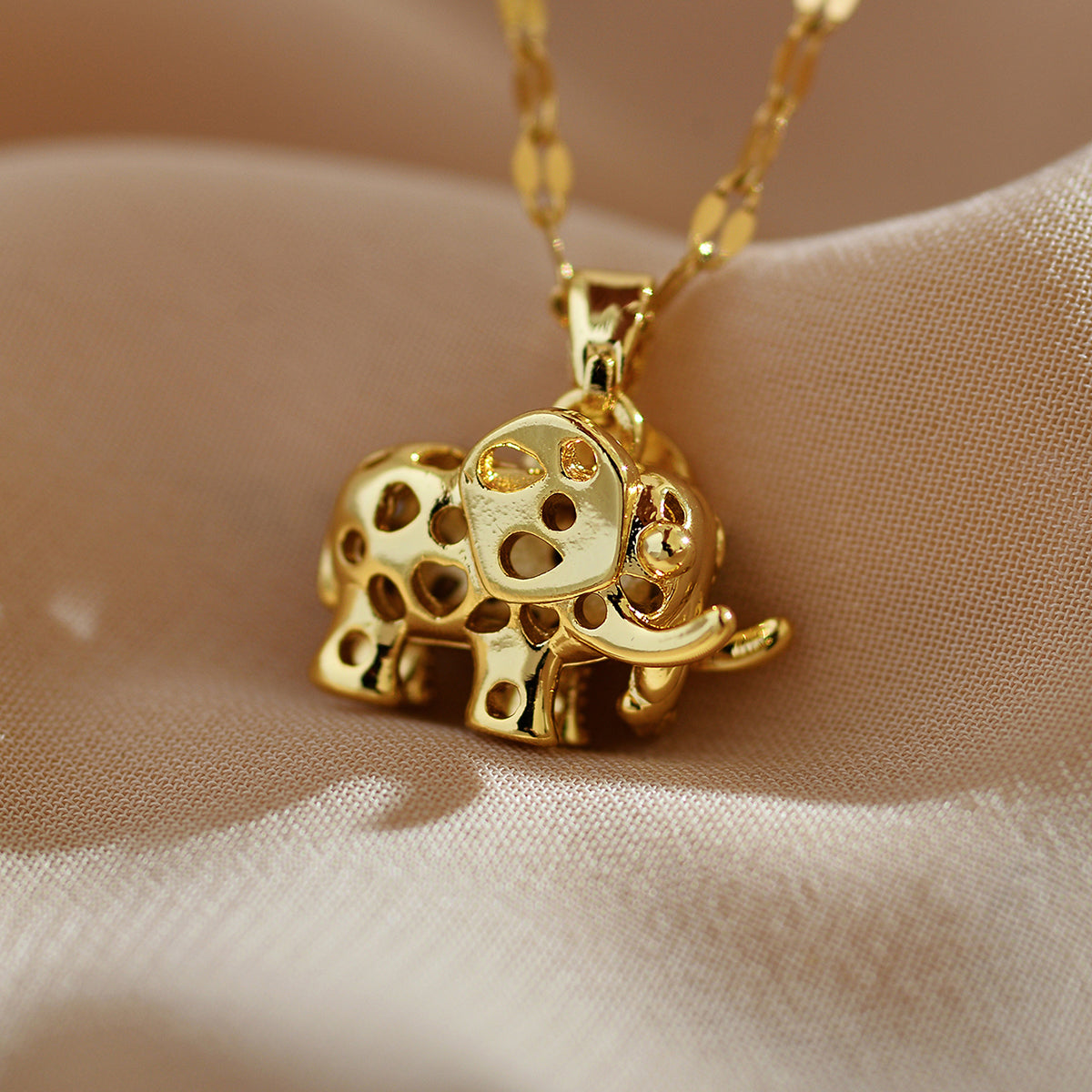 Collar Elefante Dorado con Circones + topos