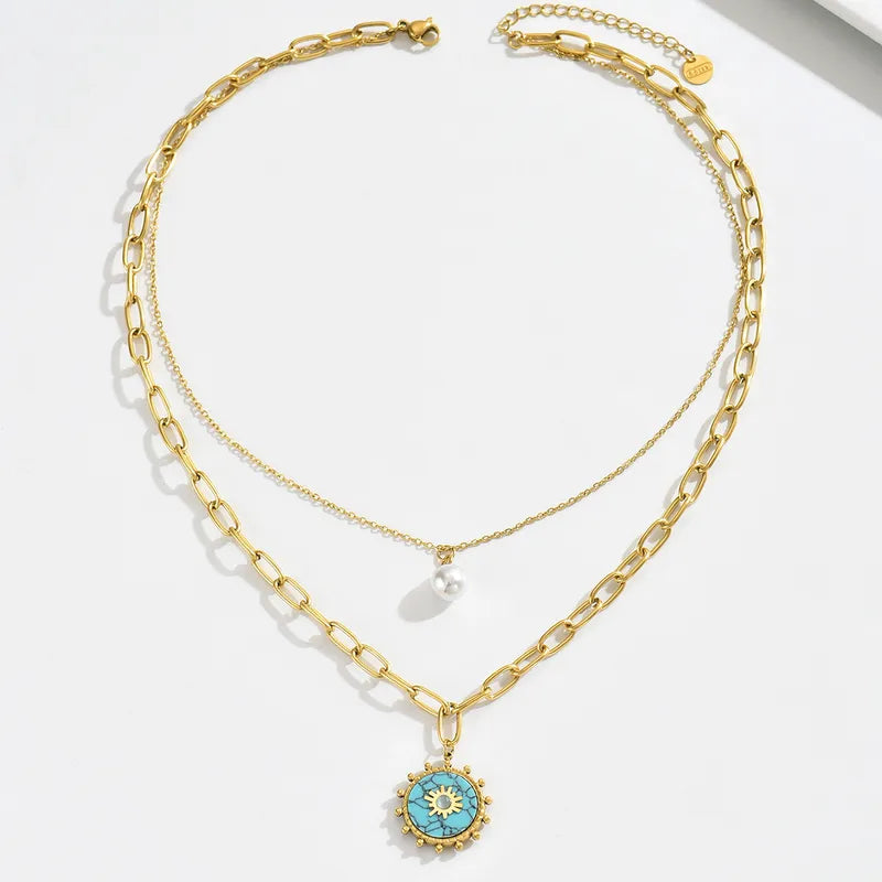 Collar Doble con Dijes Turquesa y Perla.