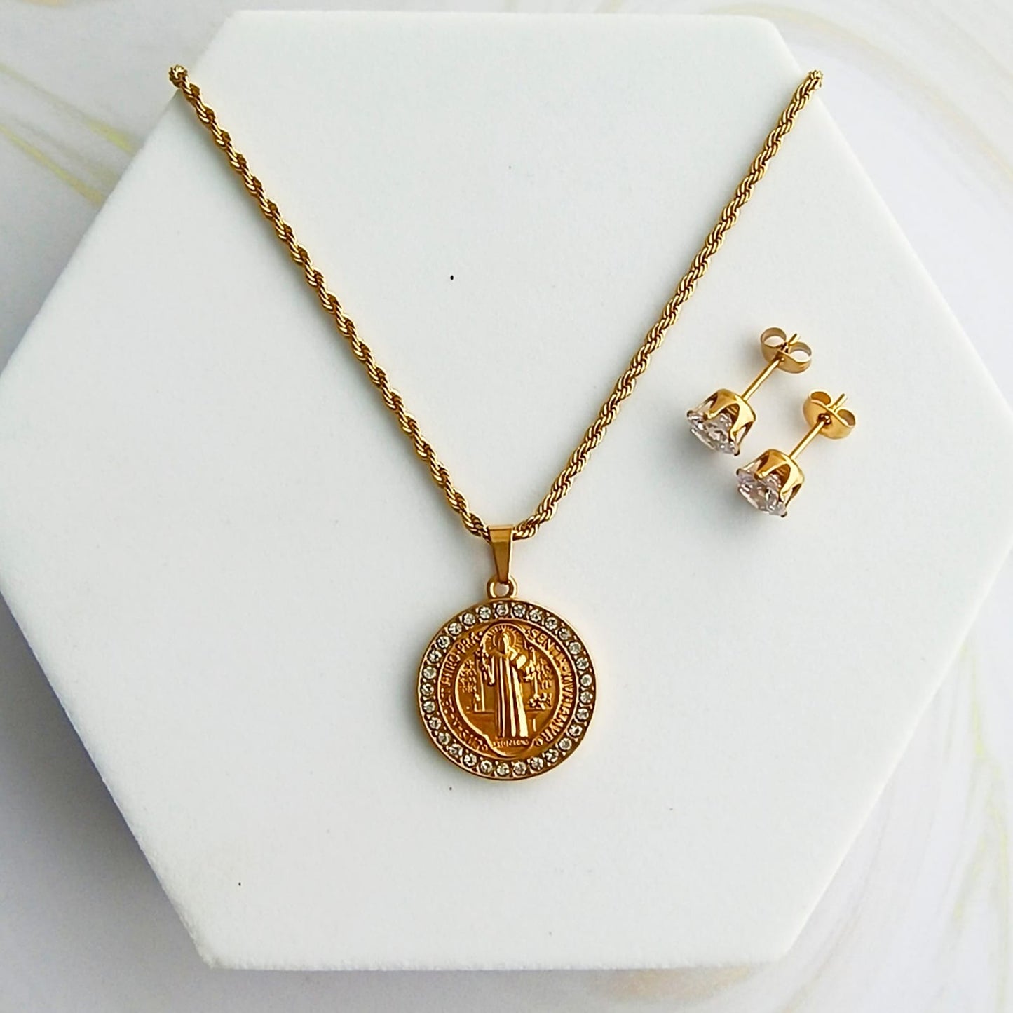 Collar Medalla San Benito incrustaciones circones & Topos Brillantes