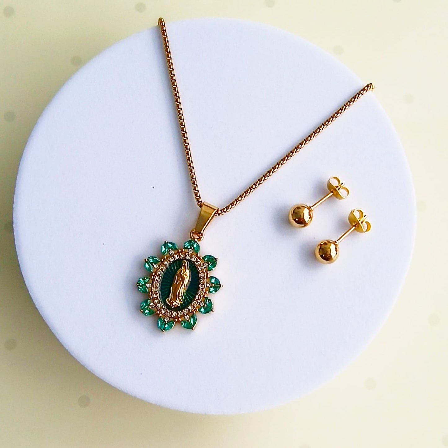Cadena Virgen María Dorada con Circones verde Esmeralda & Topos