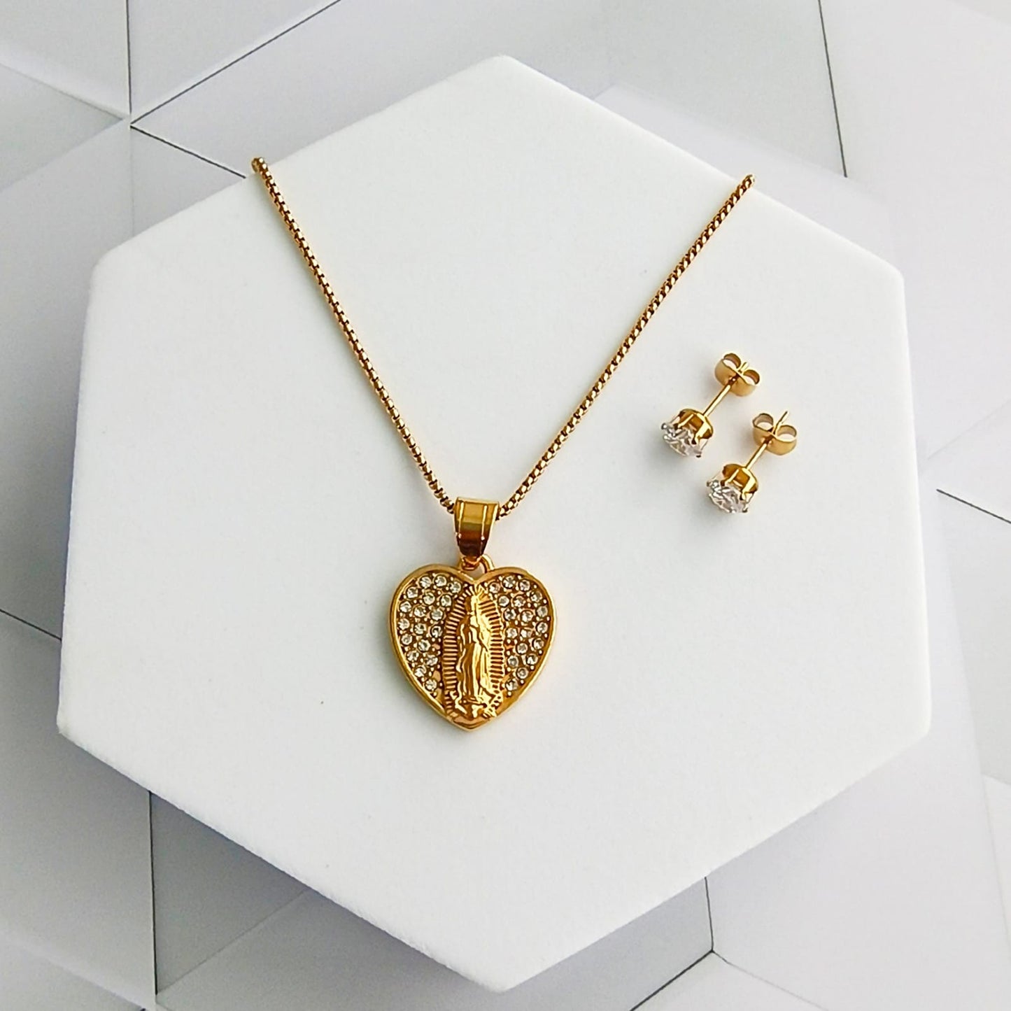 Collar Virgen de Guadalupe forma Corazón incrustaciones Zircones brillantes & Topos