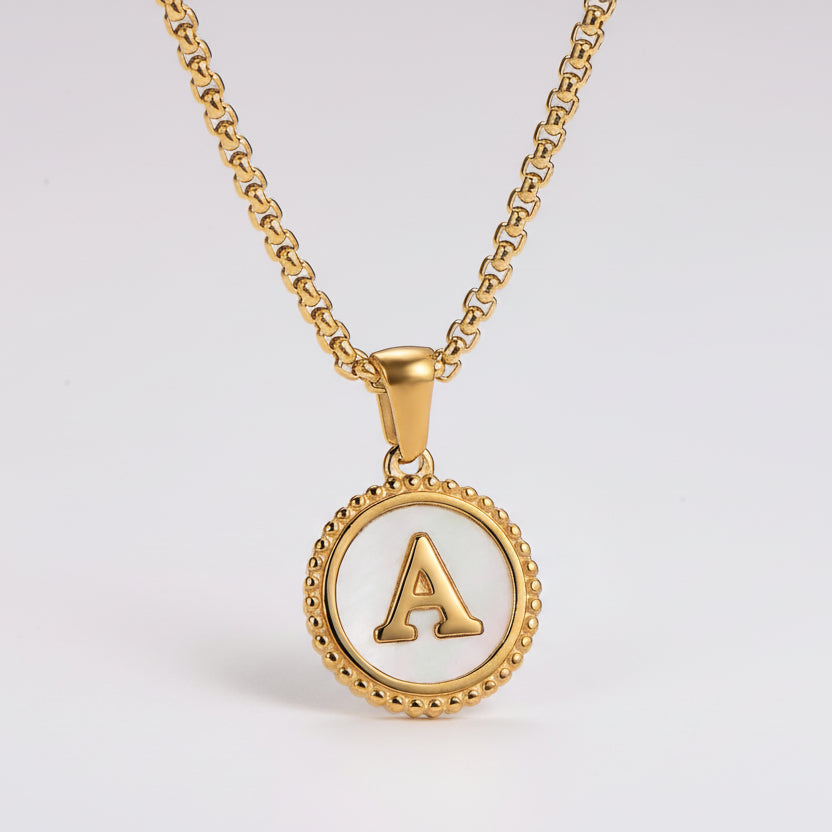 Collar con Letra Inicial A en Acero Inoxidable 304 Baño Oro 18K