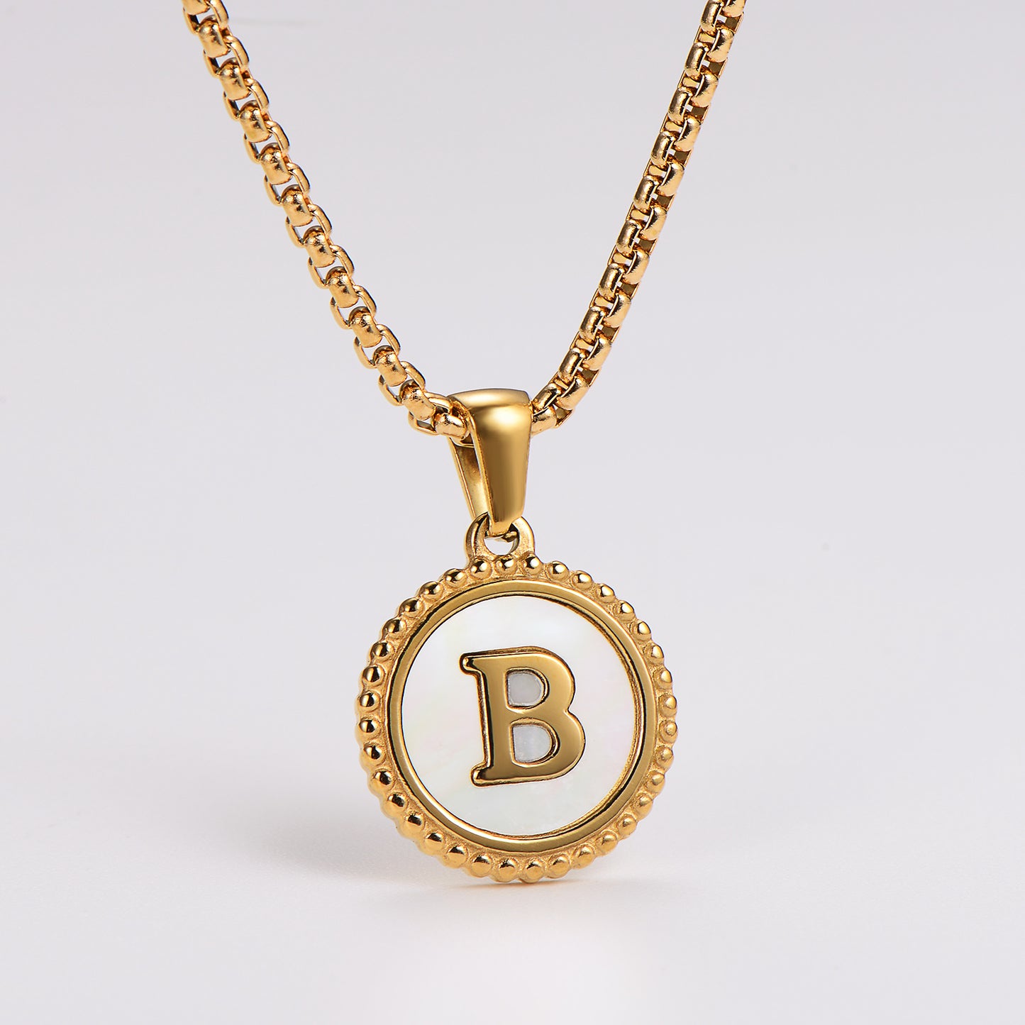 Collar con Letra Inicial B en Acero Inoxidable 304 Baño Oro 18K