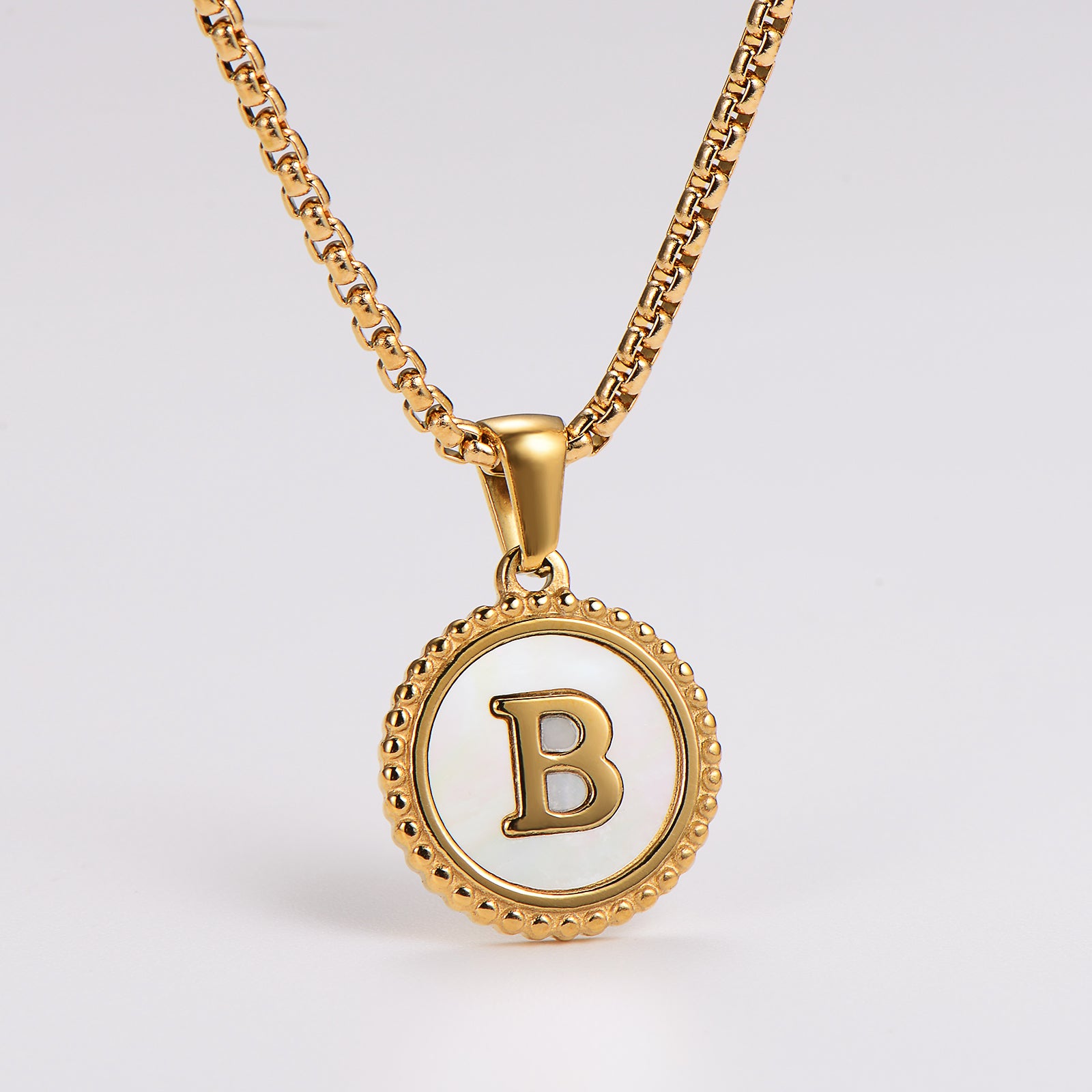 Collar con Letra Inicial B en Acero Inoxidable 304 Baño Oro 18K