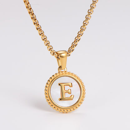 Collar con Letra Inicial E en Acero Inoxidable 304 Baño Oro 18K