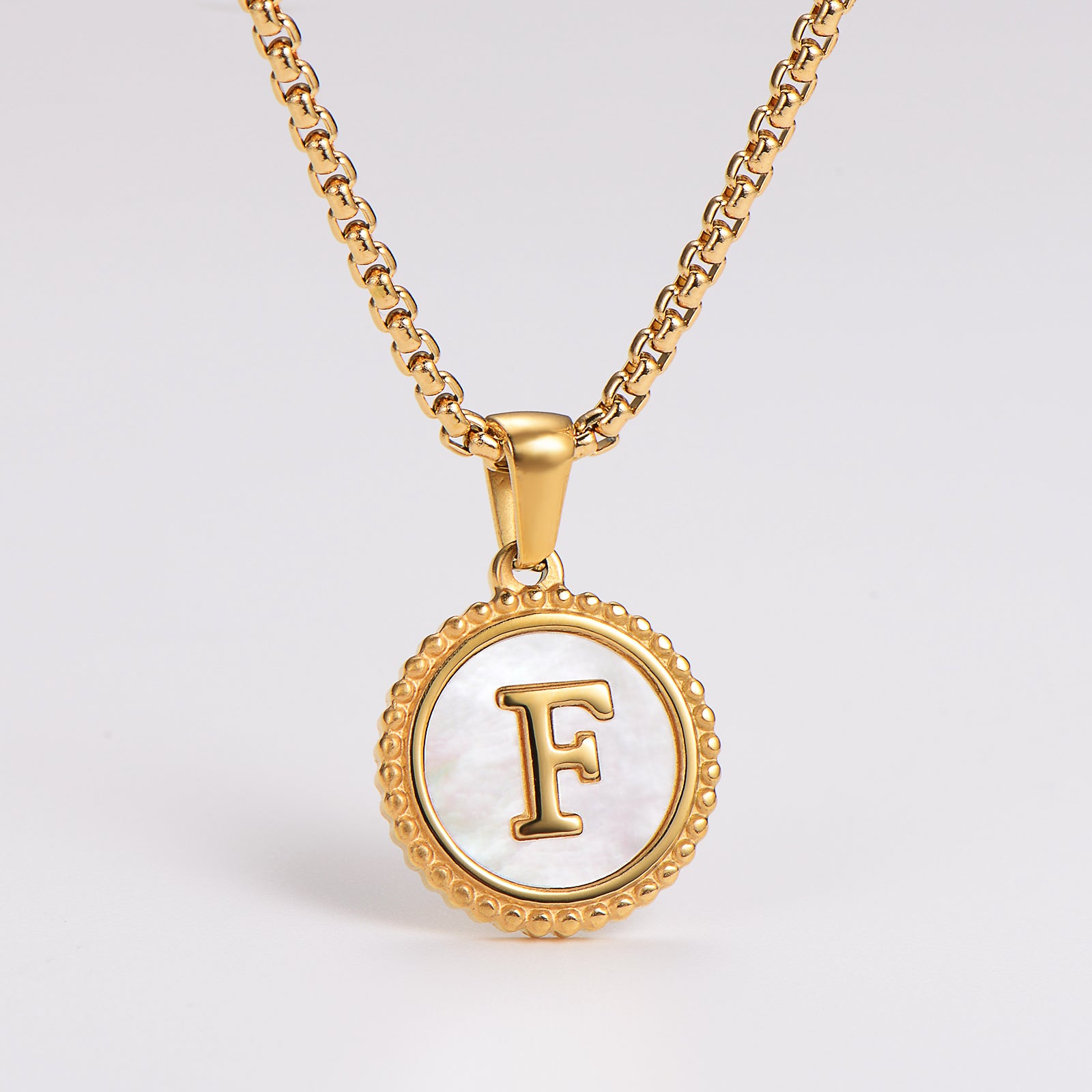 Collar con Letra Inicial F en Acero Inoxidable 304 Baño Oro 18K