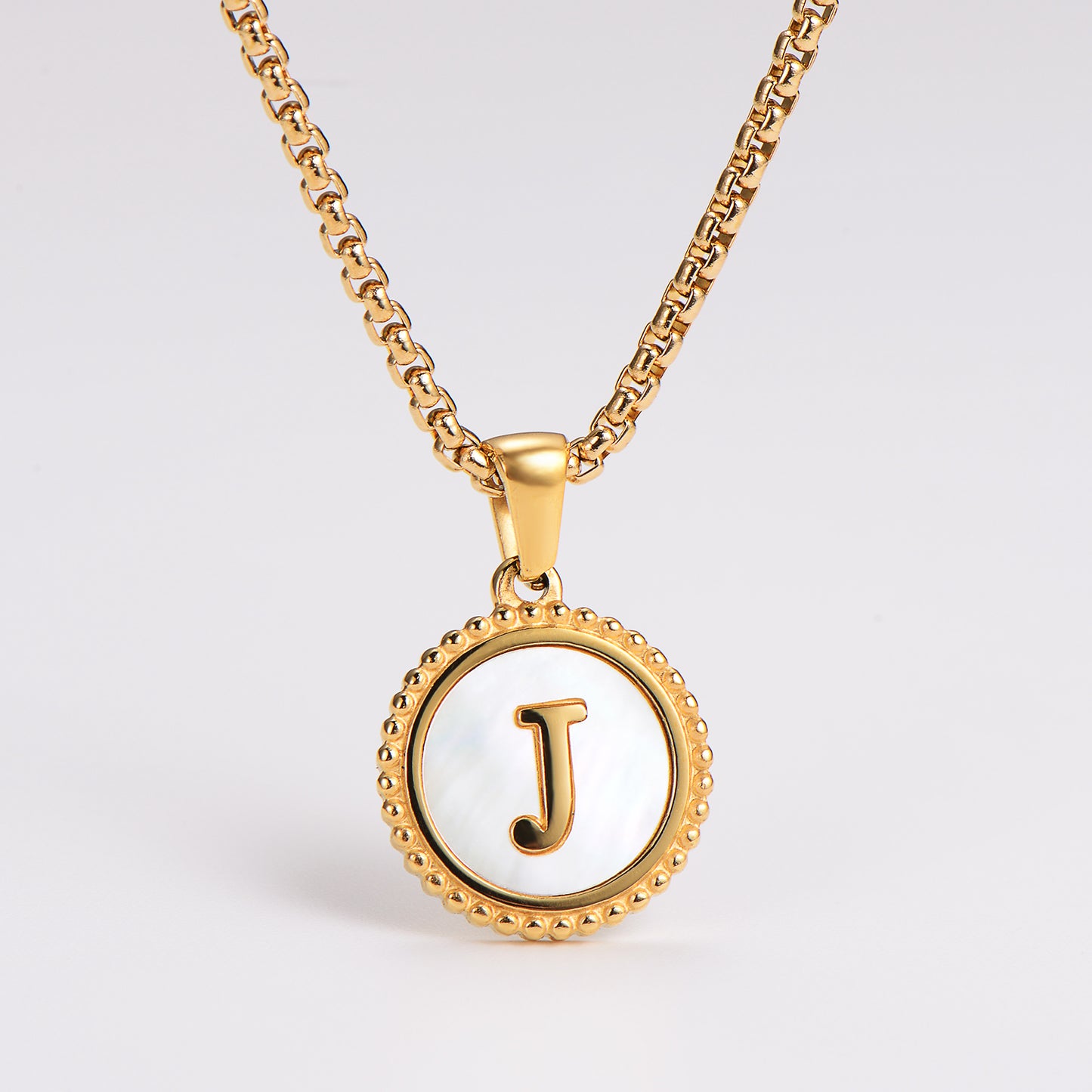 Collar con Letra Inicial J en Acero Inoxidable 304 Baño Oro 18K