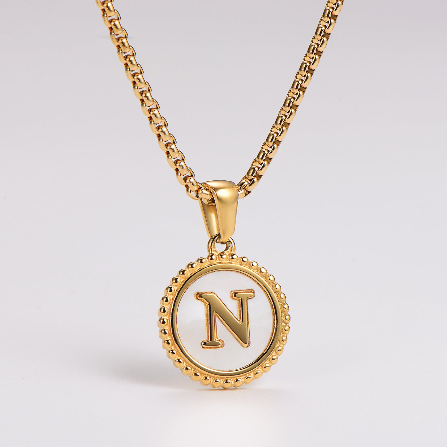 Collar con Letra Inicial N en Acero Inoxidable 304 Baño Oro 18K