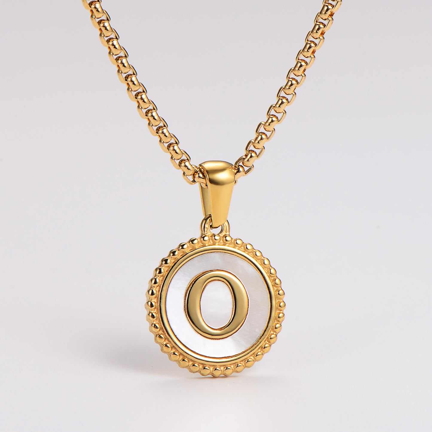 Collar con Letra Inicial O en Acero Inoxidable 304 Baño Oro 18K