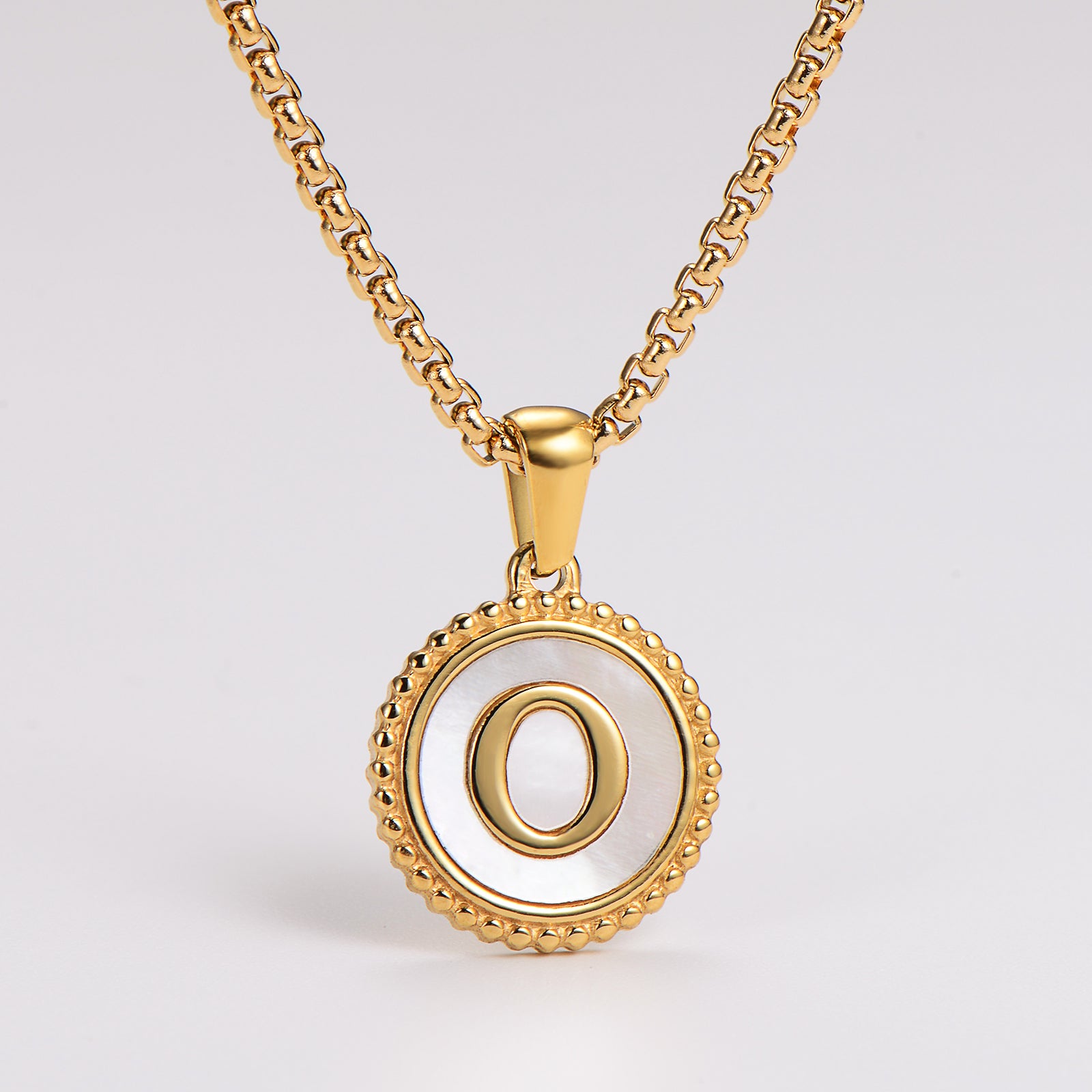 Collar con Letra Inicial O en Acero Inoxidable 304 Baño Oro 18K