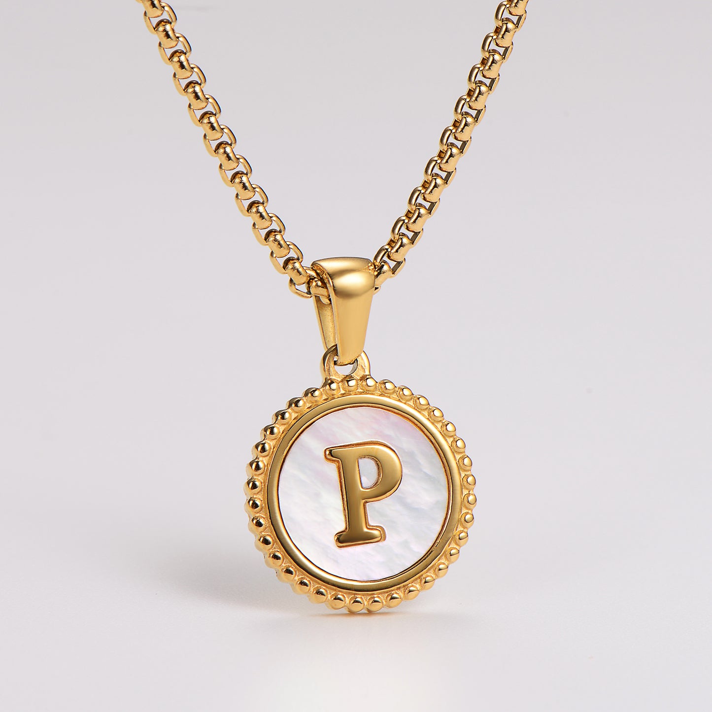 Collar con Letra Inicial P en Acero Inoxidable 304 Baño Oro 18K