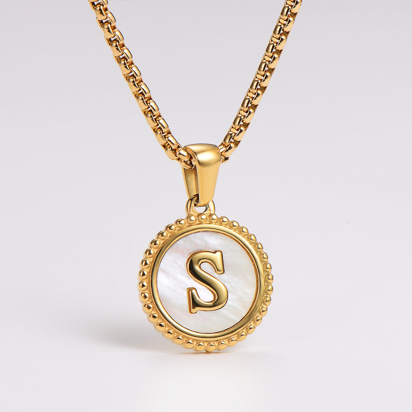 Collar con Letra Inicial S en Acero Inoxidable 304 Baño Oro 18K