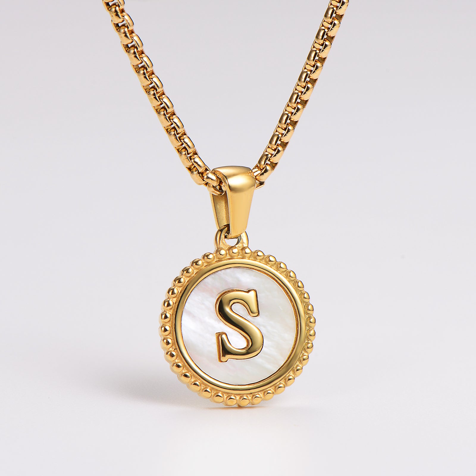 Collar con Letra Inicial S en Acero Inoxidable 304 Baño Oro 18K