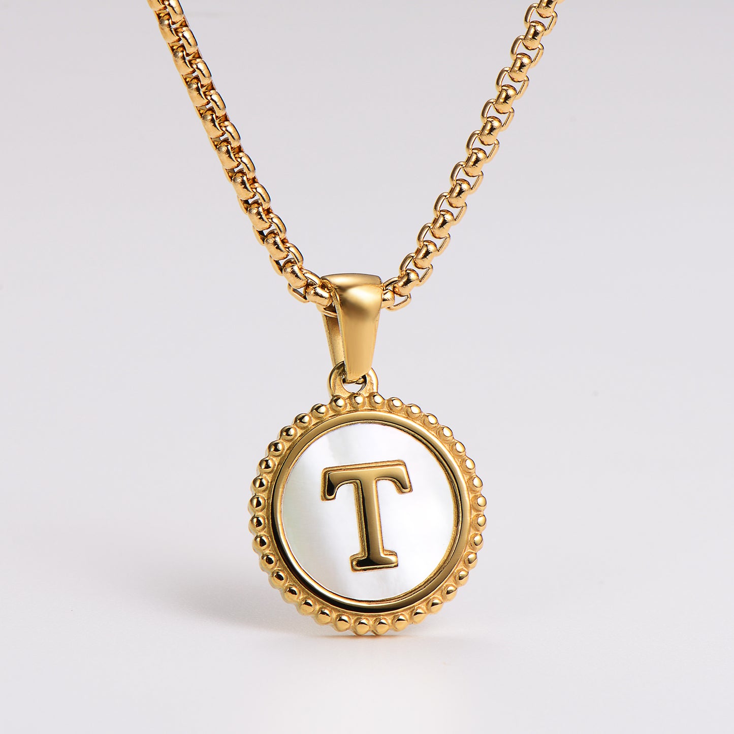 Collar con Letra Inicial T en Acero Inoxidable 304 Baño Oro 18K