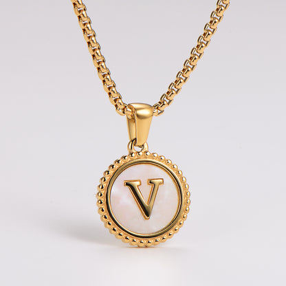 Collar con Letra Inicial V en Acero Inoxidable 304 Baño Oro 18K