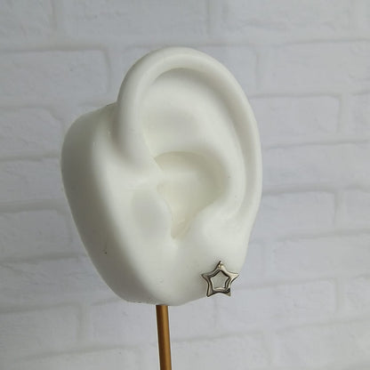 Aretes plateados en forma de estrella  – acero quirúrgico 316L hipoalergénico