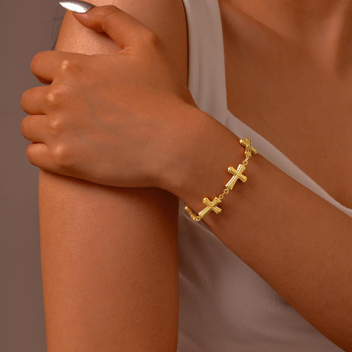 Pulsera para mujer dorada con cruces